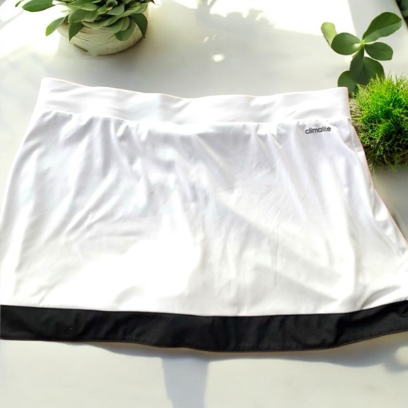 NWT Adidas White with Black Galaxy Skort - Picture 13 of 15